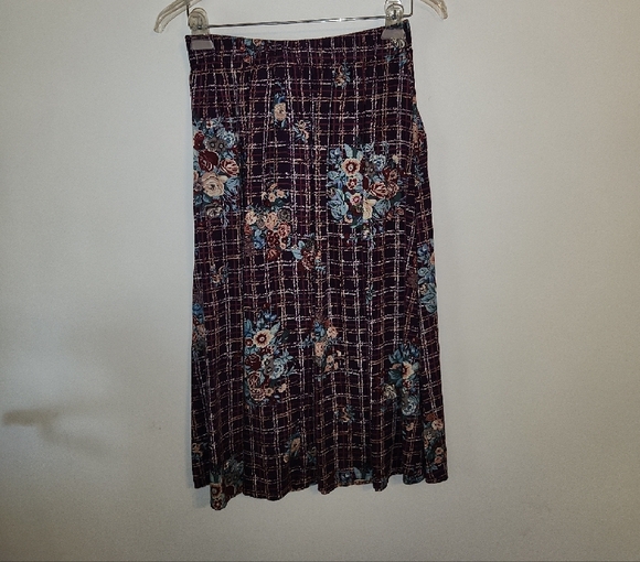 Chic Burgundy Floral 2 Pc Skirt Set - Picture 3 of 5
